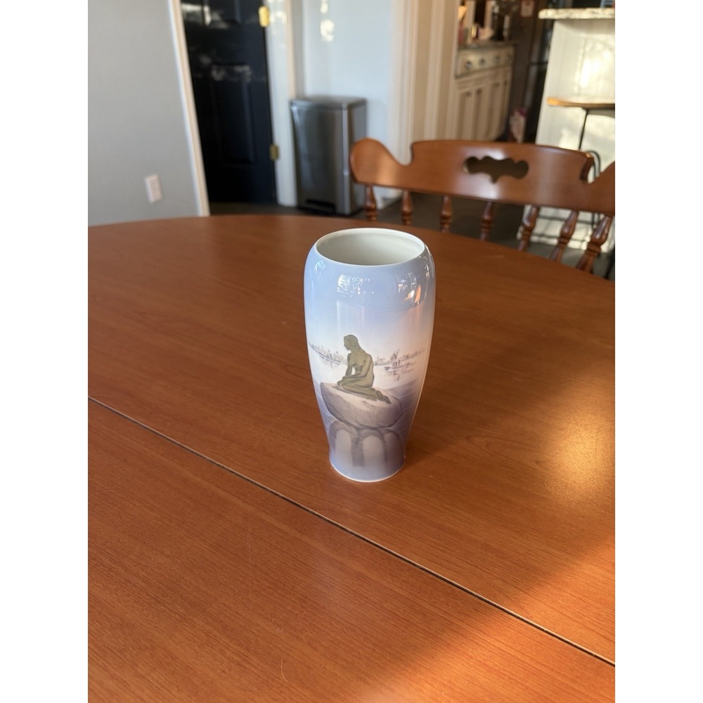 Royal Copenhagen Angeline HH63 Hand Painted Porcelain Vase Blue White 7in